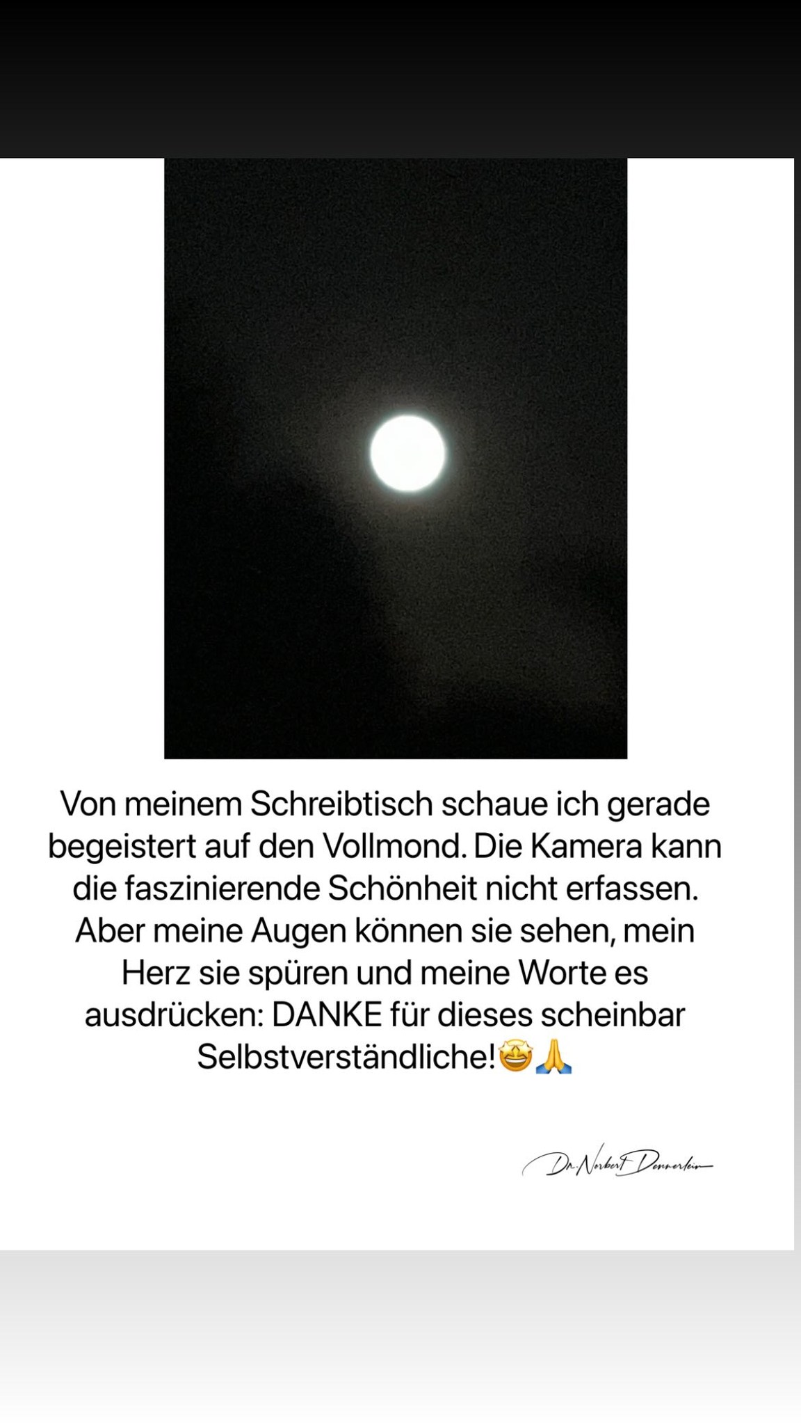 Von meinem Schreibtisch schaue ich gerade begeistert auf den Vollmond